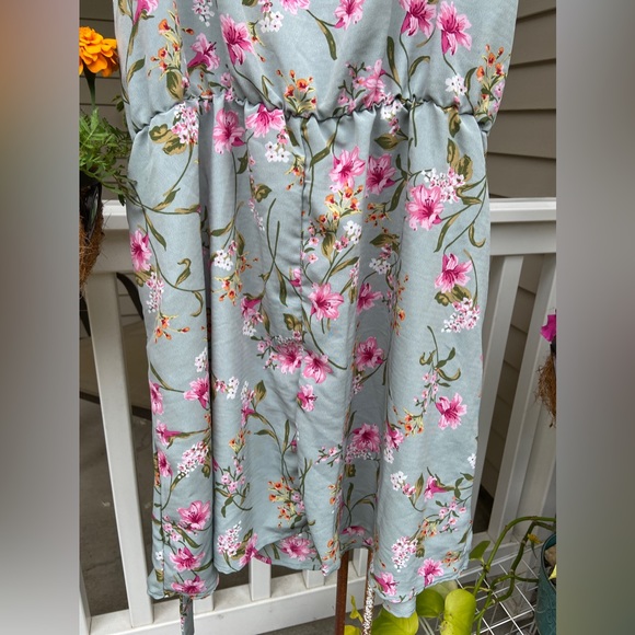 NWT Lily Rose Sz-L Beautiful, Unique, Great Design-Square Neck or Cold Shoulder - Picture 10 of 17